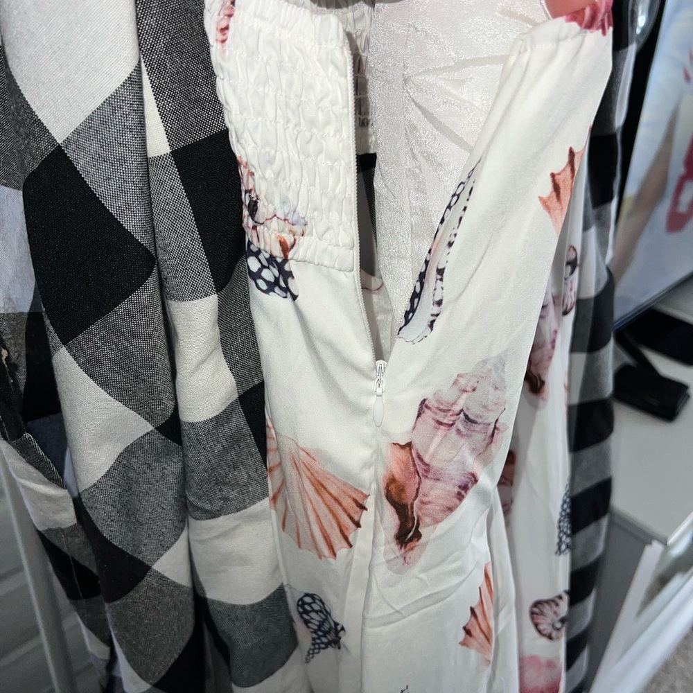 Elegant Seashell Print Maxi Dress - Picture 3 of 4